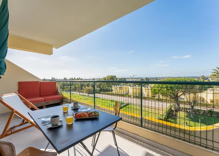 Tasteful 1 Bdr Flat W/balcony & Pool By Lovelystay * Quarteira