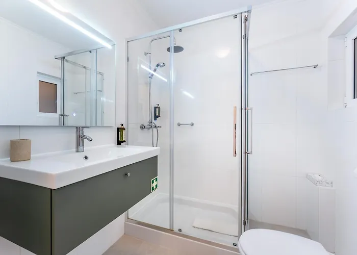 Tasteful 1 Bdr Flat W/balcony & Pool By Lovelystay Quarteira