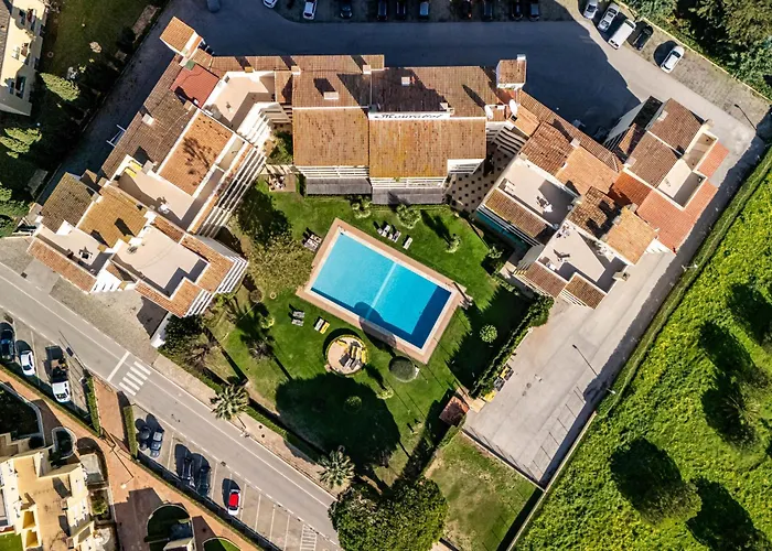 Tasteful 1 Bdr Flat W/balcony & Pool By Lovelystay *