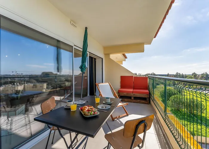 Tasteful 1 Bdr Flat W/balcony & Pool By Lovelystay *