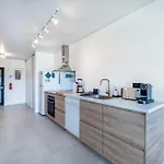 Tasteful 1 Bdr Flat W/balcony & Pool By Lovelystay Quarteira