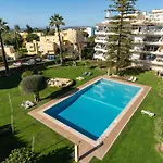 Tasteful 1 Bdr Flat W/balcony & Pool By Lovelystay