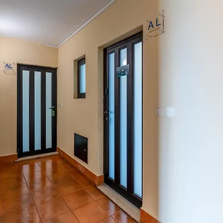 Tasteful 1 Bdr Flat W/balcony & Pool By Lovelystay *