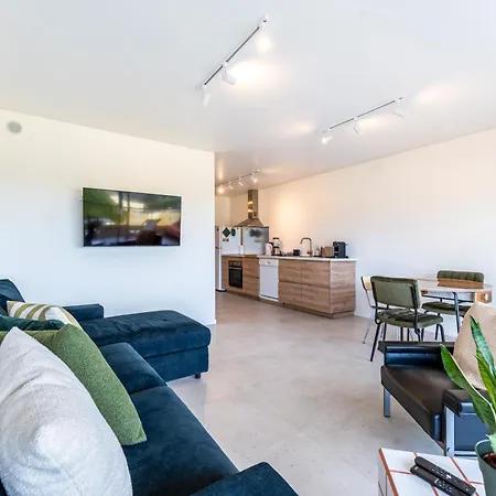 Tasteful 1 Bdr Flat W/balcony & Pool By Lovelystay Lägenhet *