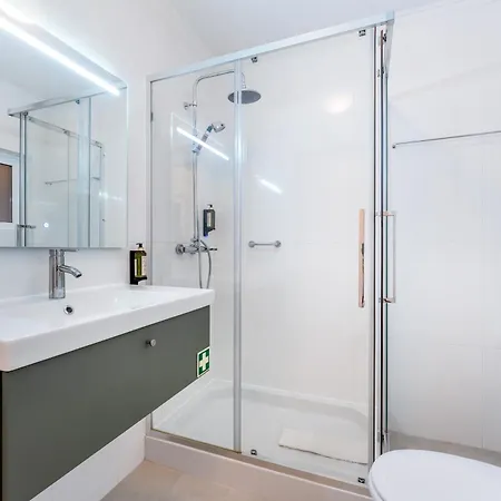 Tasteful 1 Bdr Flat W/balcony & Pool By Lovelystay קווארטיירה