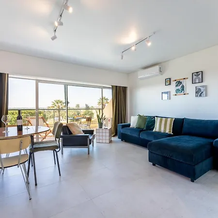 Apartment Tasteful 1 Bdr Flat W/balcony & Pool By Lovelystay *