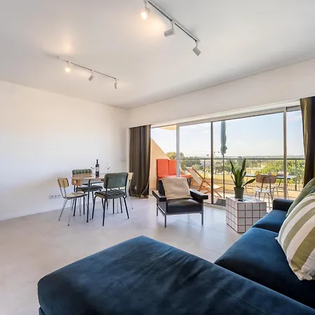 Tasteful 1 Bdr Flat W/balcony & Pool By Lovelystay Lägenhet Quarteira