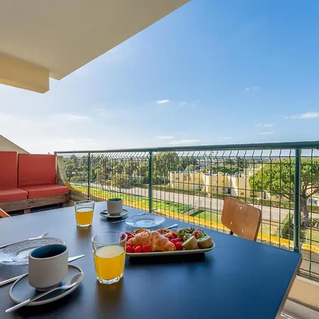 Tasteful 1 Bdr Flat W/balcony & Pool By Lovelystay דירה