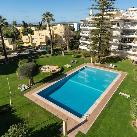 Tasteful 1 Bdr Flat W/balcony & Pool By Lovelystay