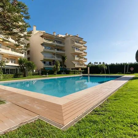 Tasteful 1 Bdr Flat W/balcony & Pool By Lovelystay דירה