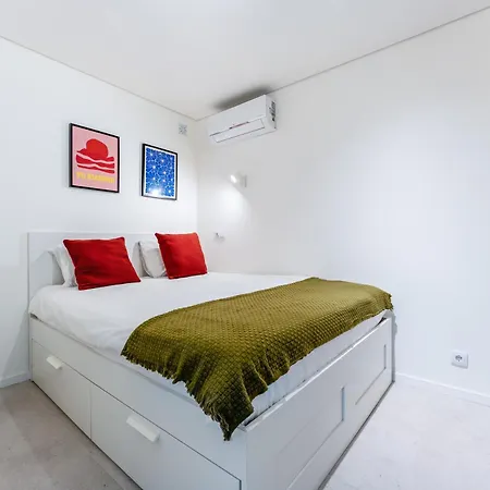 Tasteful 1 Bdr Flat W/balcony & Pool By Lovelystay * Quarteira